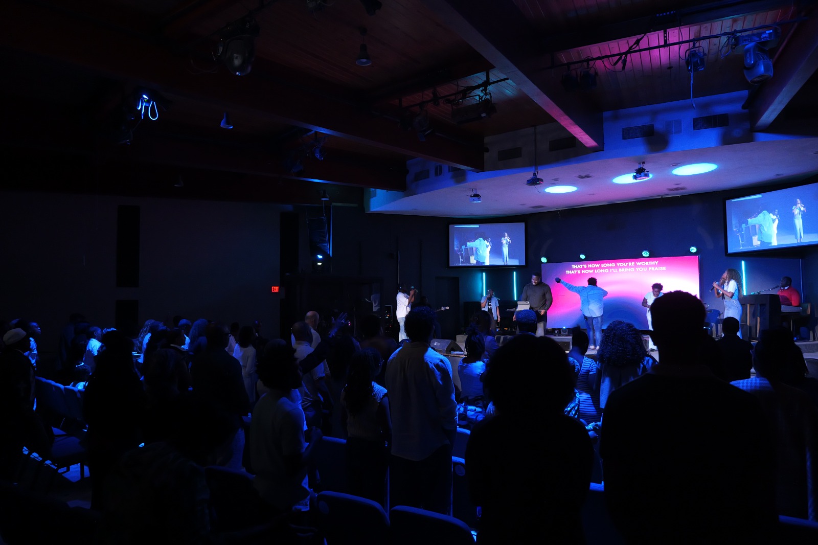 People connecting during the 11:00 AM experience at Vertical Tampa